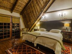 Mongenafamroomupstairs.jpg